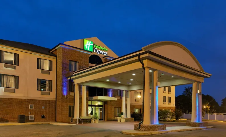 홀리데이 인 익스프레스 호텔 & 스위트, 실라카우가 바이 IHG
