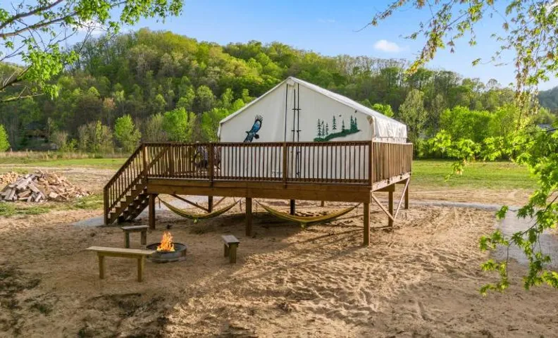 Glamping Tent/Red River Access/2 Queen Beds