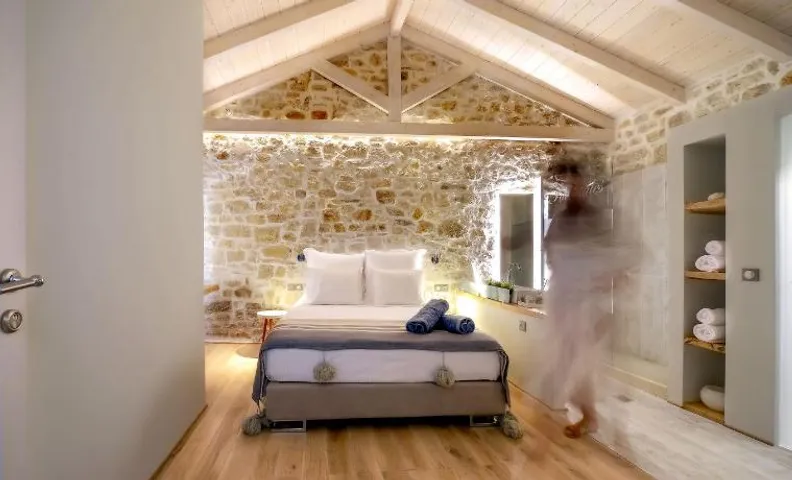 Paxos Fairytales Lovenest 1