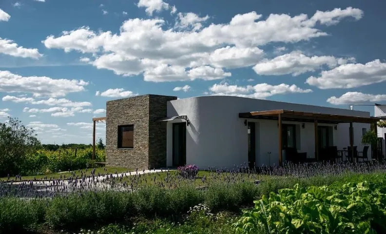Pizzorno Lodge & Wine
