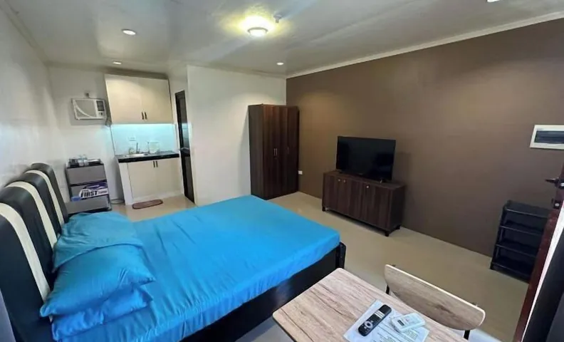 Cozy Studio Type unit w/ TV, Wifi, hotshower & ref