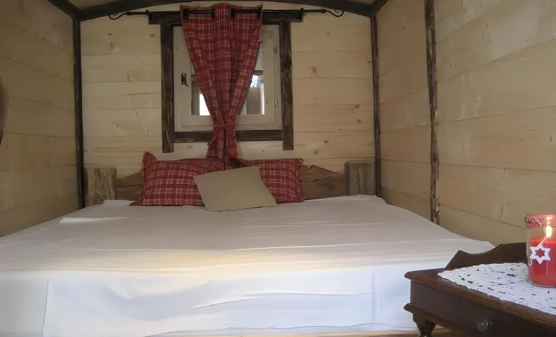 Les chambres et Roulottes des Noisetiers