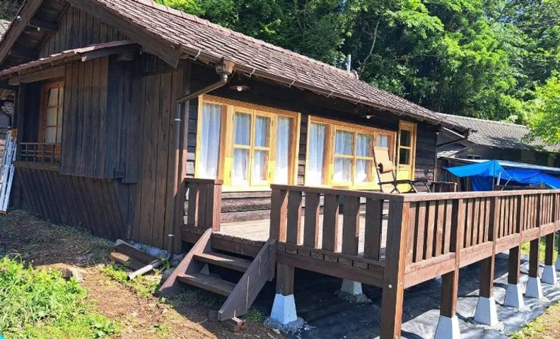 本と宿こうね Used bookstore cafe and cottage