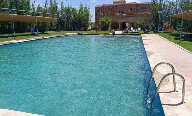 Villa Sun and Chill, Ferme d'hôtes familiale avec piscine animée, restaurant et jardin près de Safi