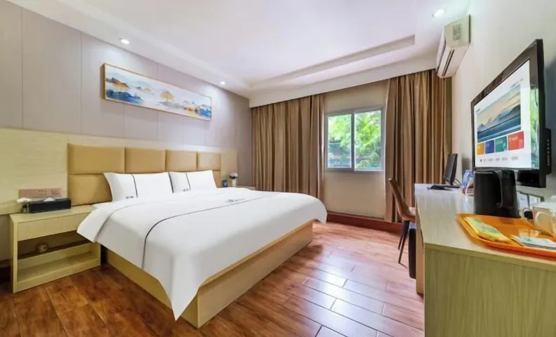 Yunfu Junlin Hotel