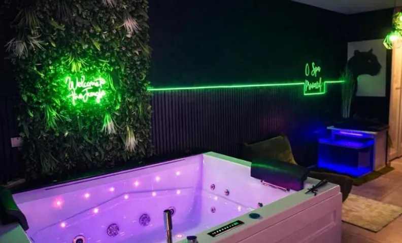 Ô Spa Privatif - Luxury Suite - JACUZZI-SAUNA-NETFLIX-FISHSPA-SERVIETTES-PEIGNOIRS-SANDALES-CAFE