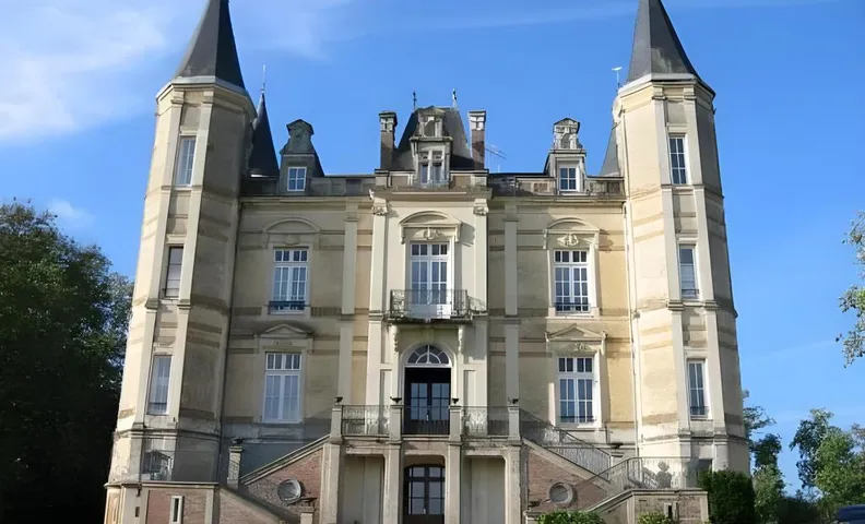 Chateau De La Moriniere