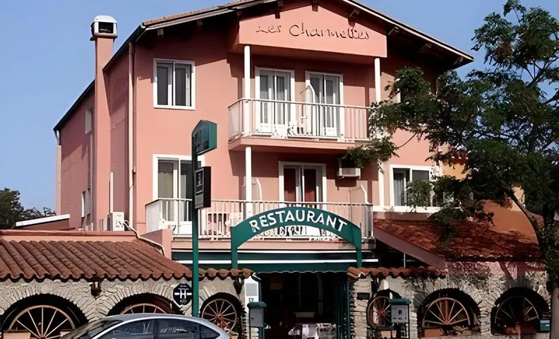 Logis Hotel Restaurant les Charmettes