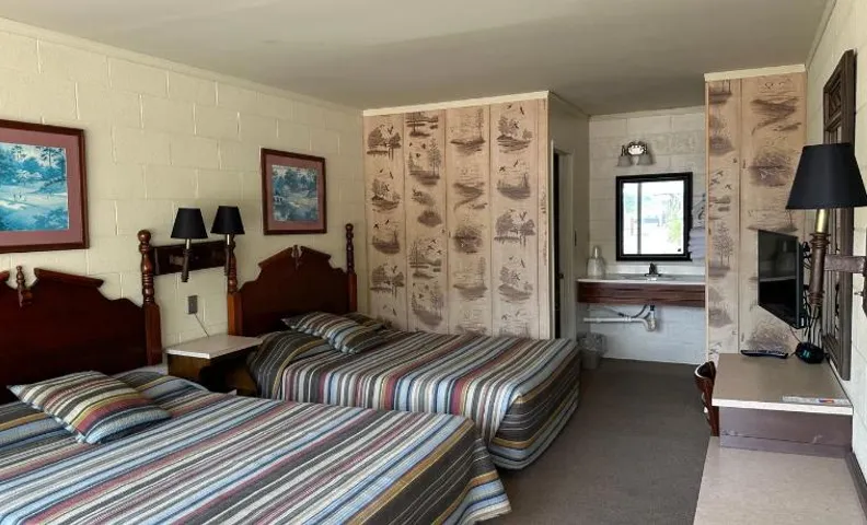 Paris Landing Motel