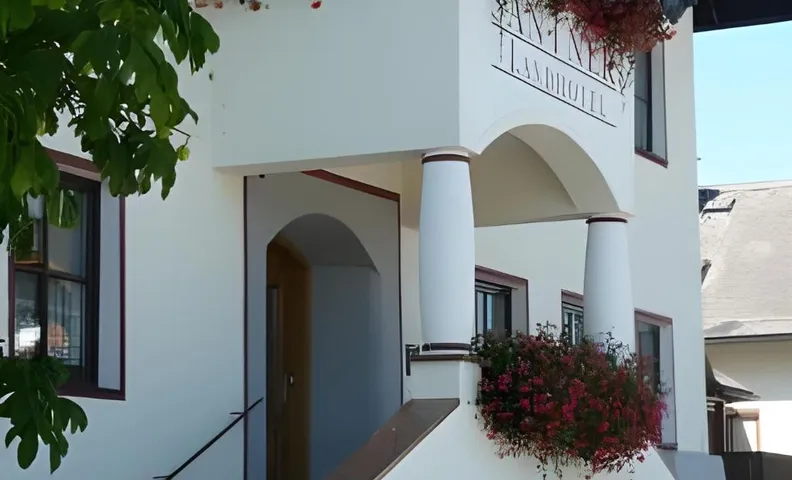 Santner, Hotel