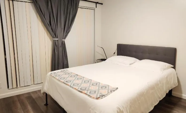 Centrally Located, 4x Queen, 300 MBPS Internet with Backyard!