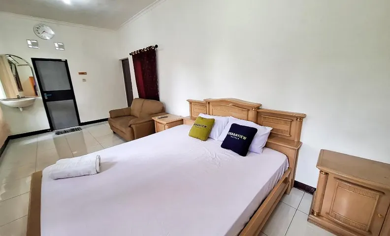 Urbanview Hotel Kusuma Garden Cianjur