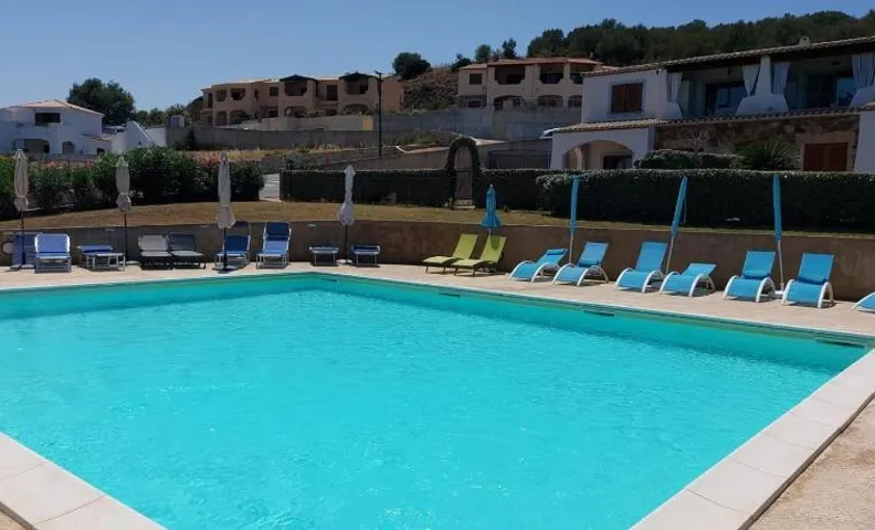 Villetta Mirto piscina condivisa