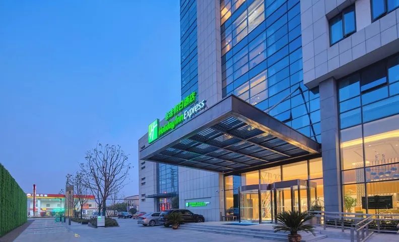 홀리데이 인 익스프레스 난퉁 텍스타일 시티 바이 IHG