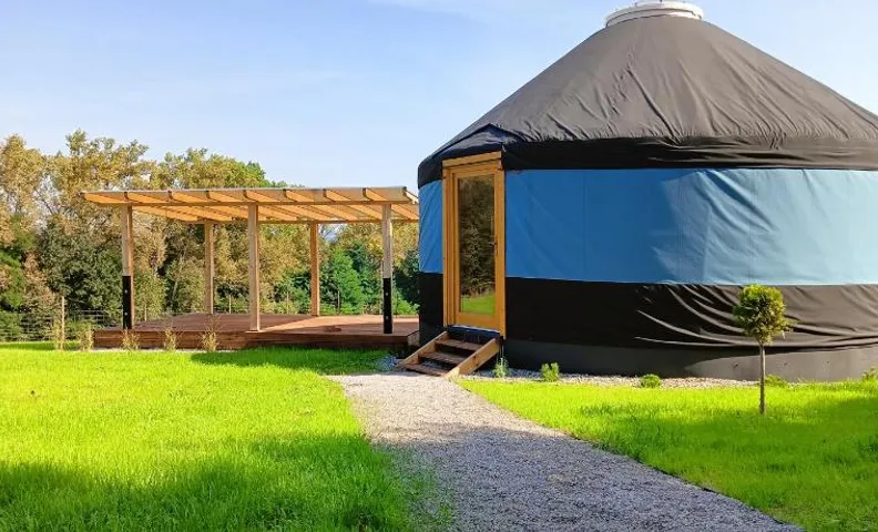 Glamping Pogorzany - Jurty