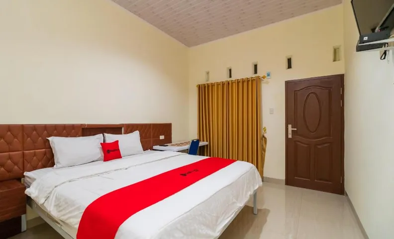 RedDoorz @ Aldos Villa Silangit