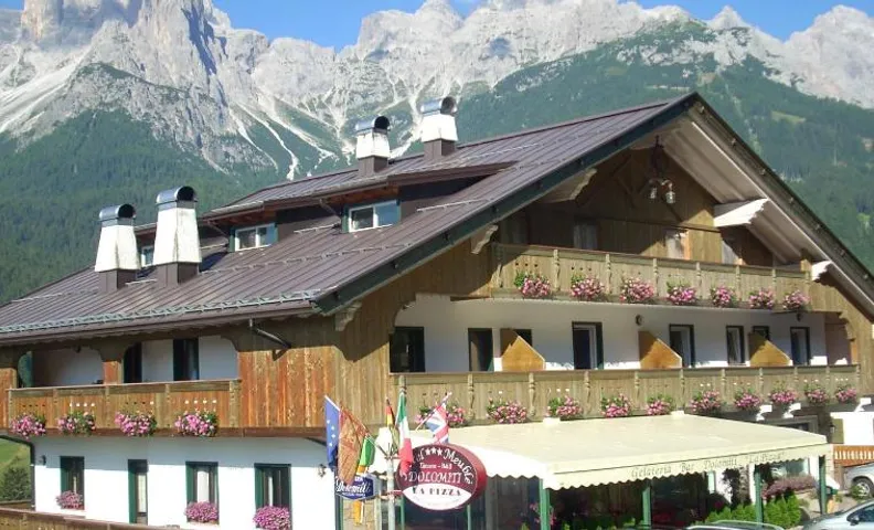 HOTEL DOLOMITI di De Martin D Oscar
