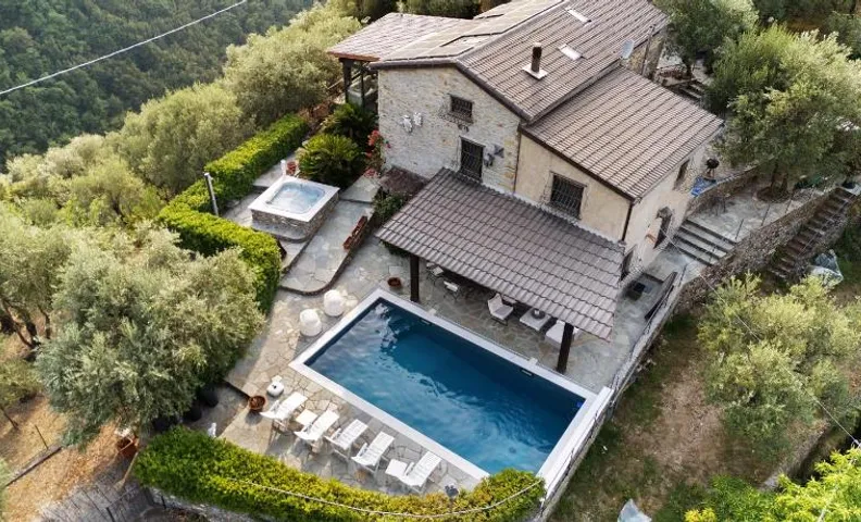 Villa Daphne Pool And Jacuzzi