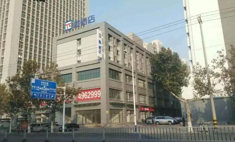 파이 호텔 저우핑 버스 스테이션