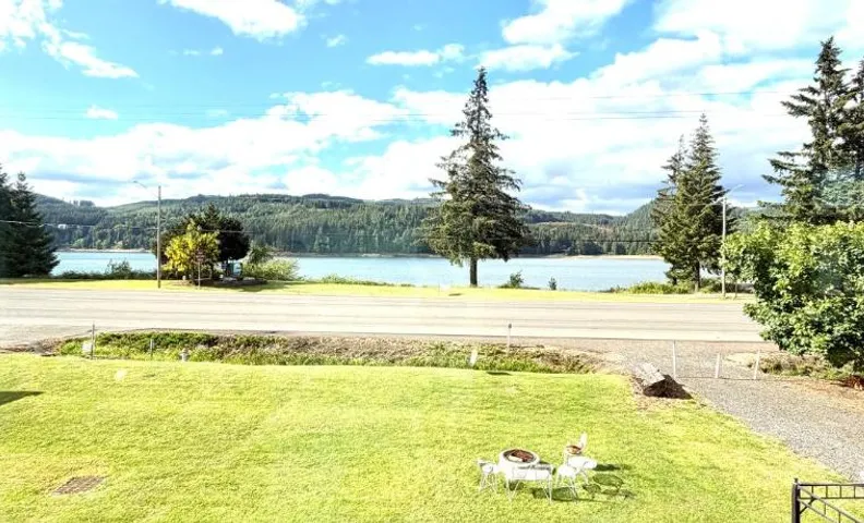 Foster Lake Inn
