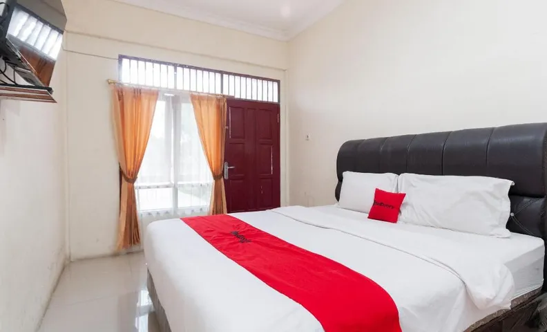 RedDoorz @ Samuel Homestay Pematangsiantar