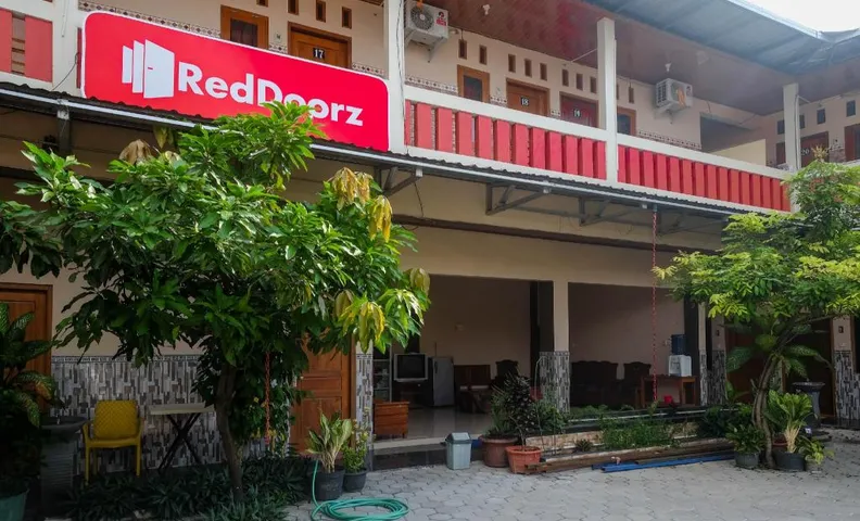 RedDoorz Syariah near Exit Toll Palur