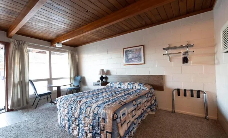 Cedar Inn
