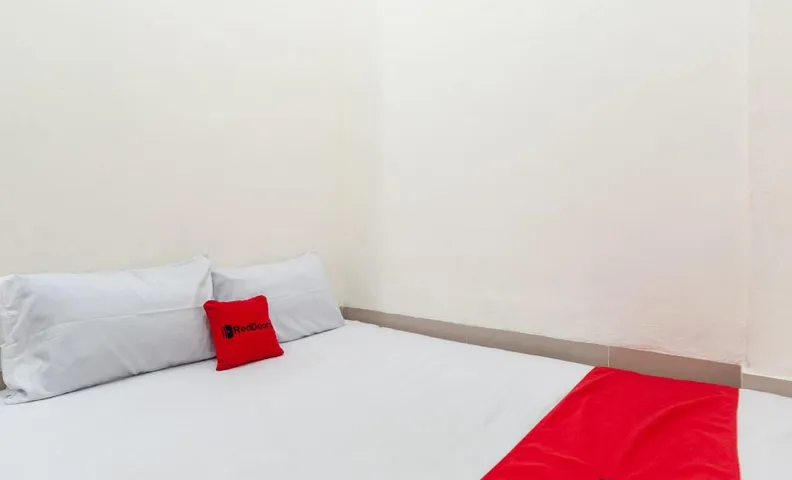 RedDoorz near UISU teladan Medan