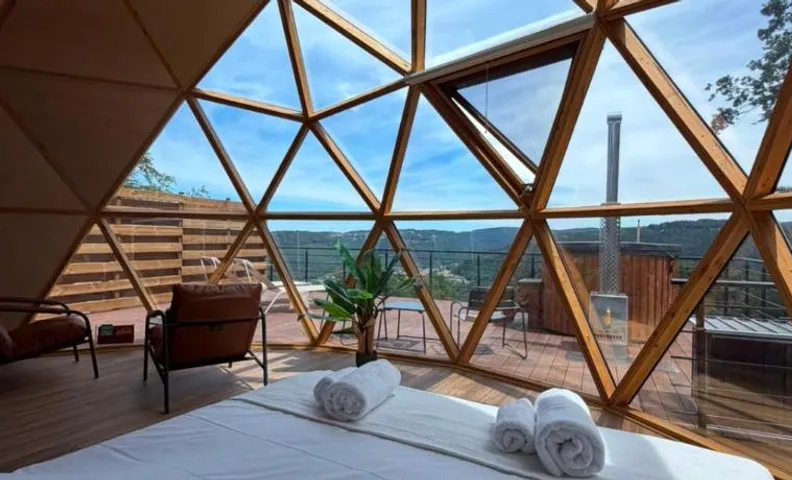 Dôme Aura-Insolite-Sauna-Bain-Nordique-Climatisé