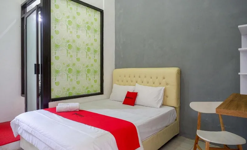 RedDoorz Syariah near Alun Alun Kajen