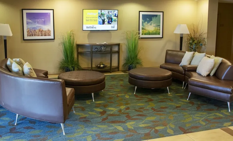 캔들우드 스위트 이니드 바이 IHG