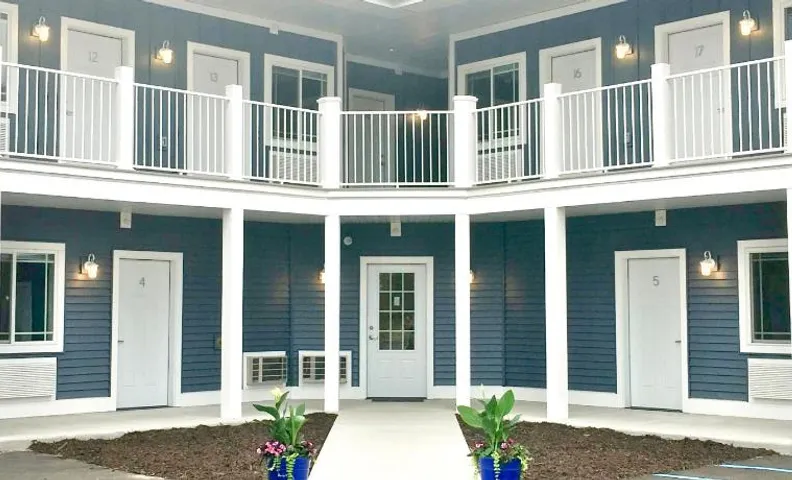 Empire Lakeshore Inn