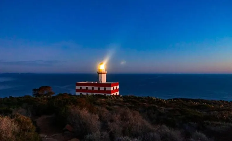 Faro Capel Rosso