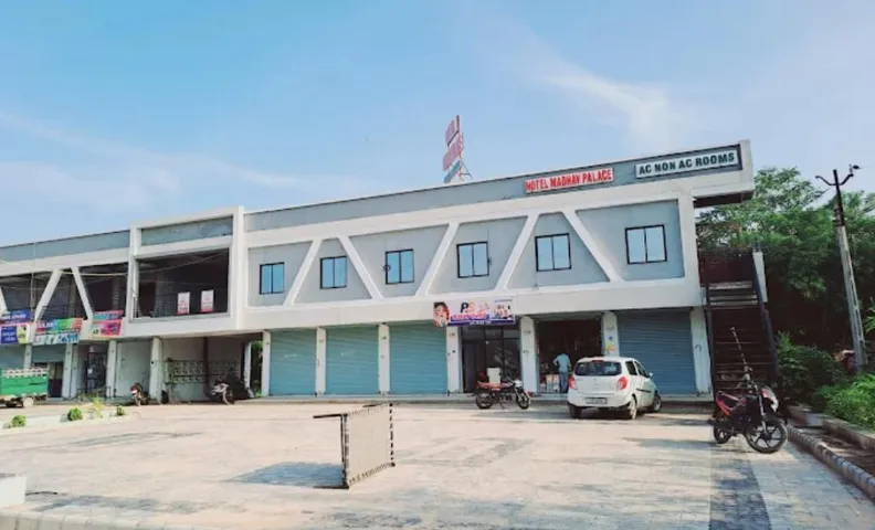 Hotel madhav palace guest house