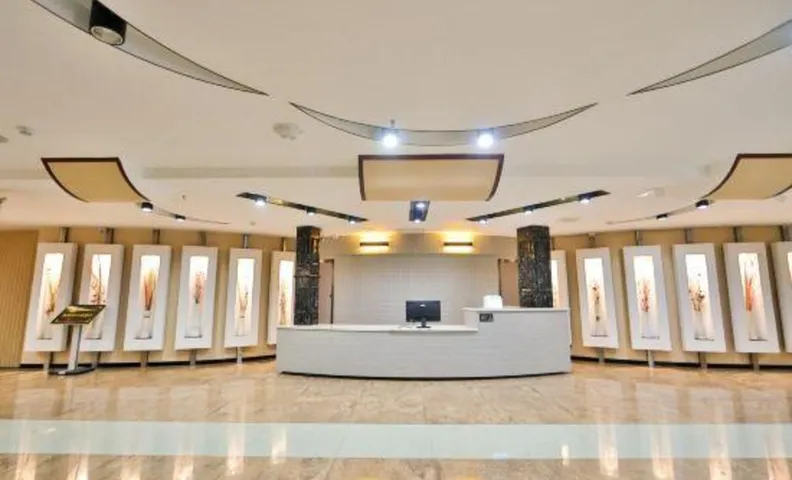 Charles Hotel (Yanji Korean Folk Park Dinosaur Kingdom Branch)