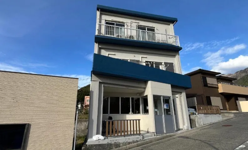 Guesthouse & Café Deep