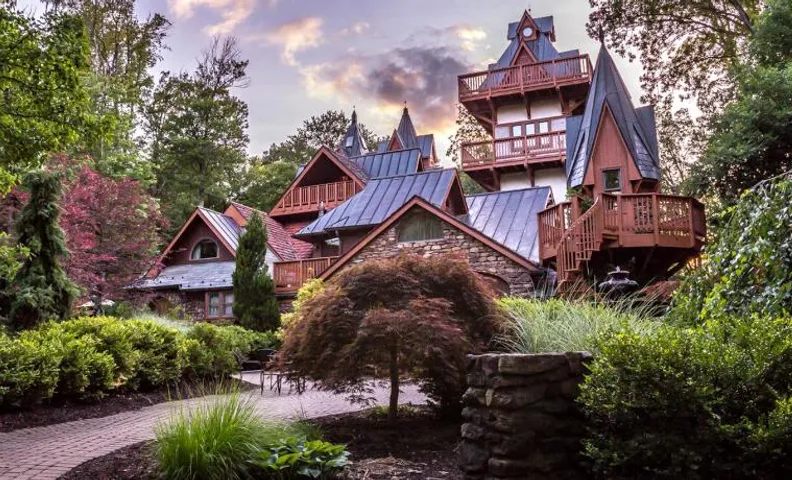 Landoll's Mohican Castle