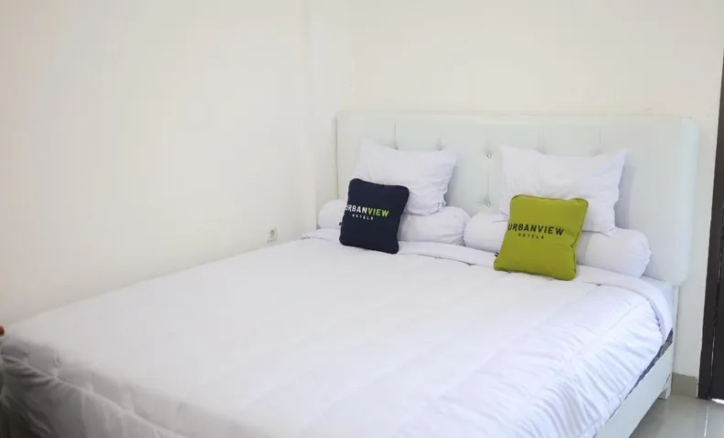 Urbanview Hotel Eropa Maros near Sultan Hasanuddin Airport by RedDoorz