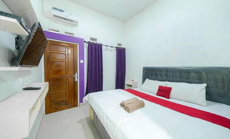 RedDoorz @ Jalan Ahmad Yani Karawang
