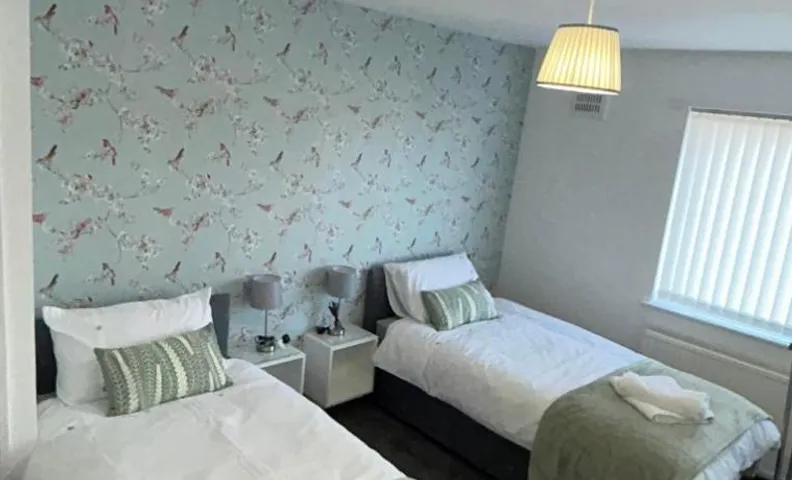 Contractors , holiday house, free parking , sleeps 5