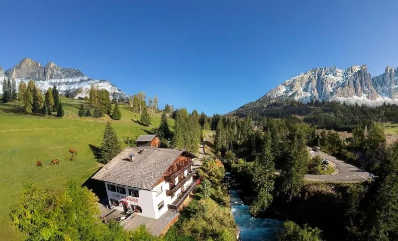 LAKE & RIVER Hotel