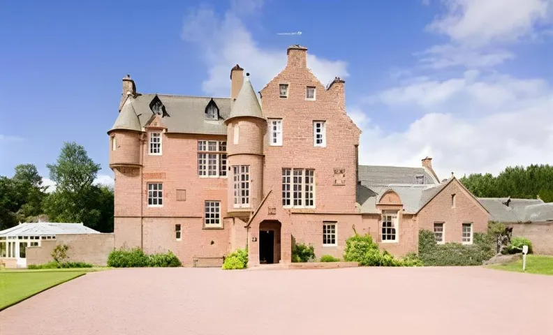 Cringletie House
