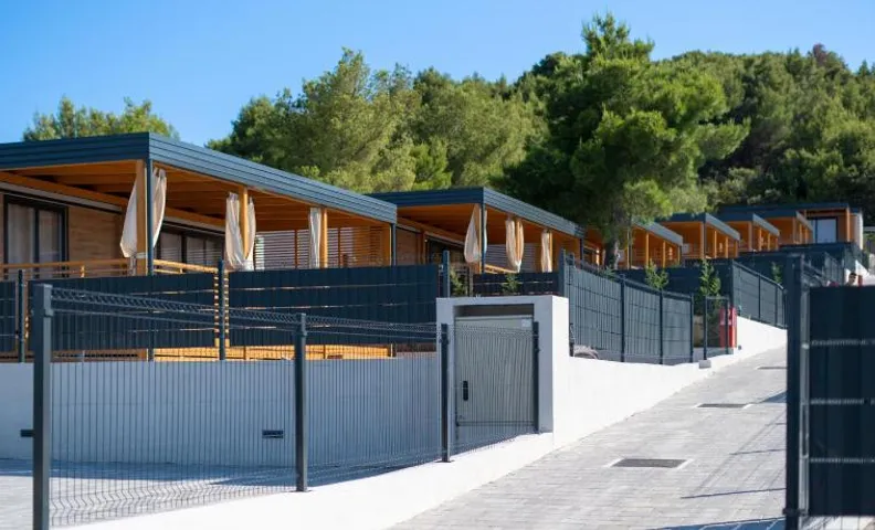 Camping Nevia - Mobile Home with Sea View & Shared Swimming Pool