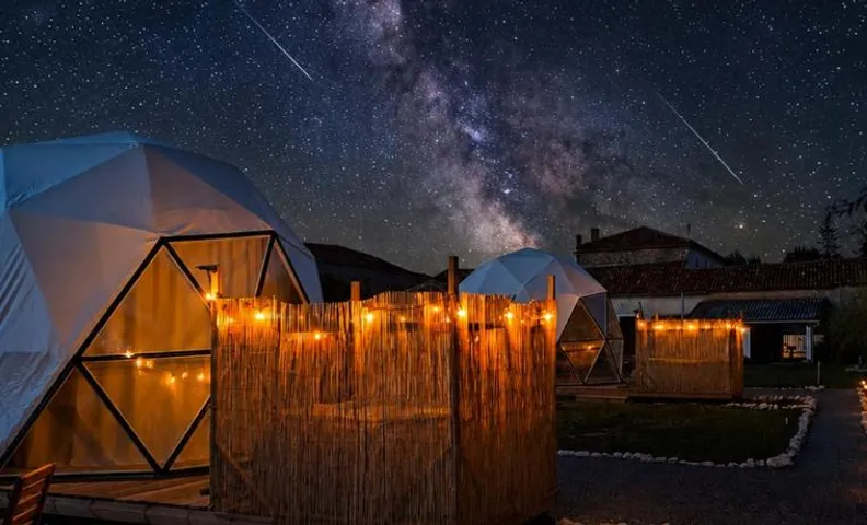 ESCAPADE INSOLITE - Dômes, Tipis, Aire de Camping-cars & Vans