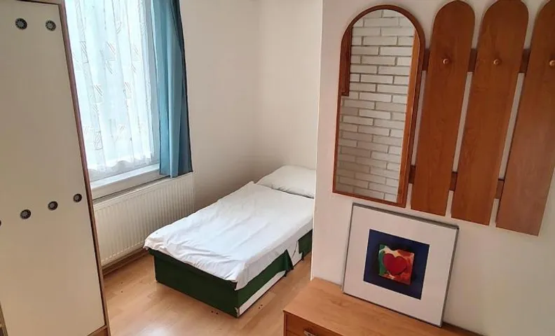 Private chat in a private room with privacy