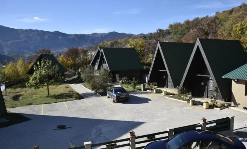OSTROG Aparthotel KOLIBA-VLASTNISTVO MANASTIRA OSTROG