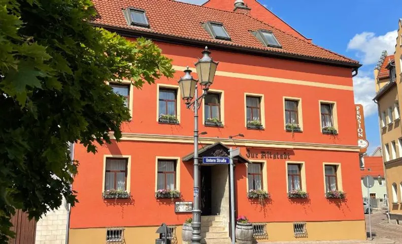 "Zur Altstadt - Am Fuße der Osterburg" Gaststatte, Pension, FEWO