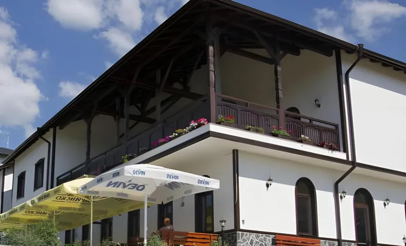 Rusaliite Adventure House