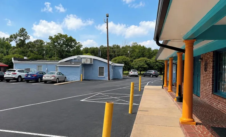 임페리얼 모텔, 매리언 HWY 76 근처