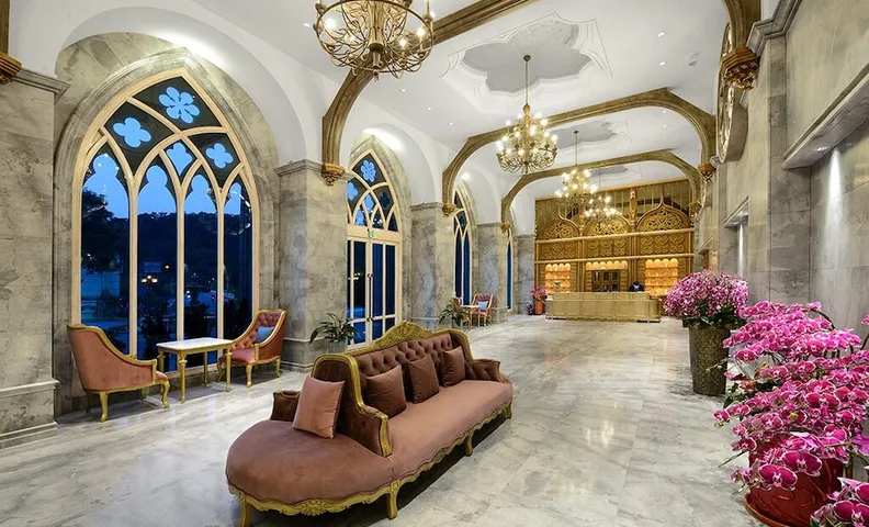 Grasse Grace Manor